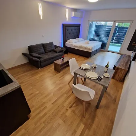 & Burgers Rezidenca Pipanova Ξενοδοχείο με διαμερίσματα 4*