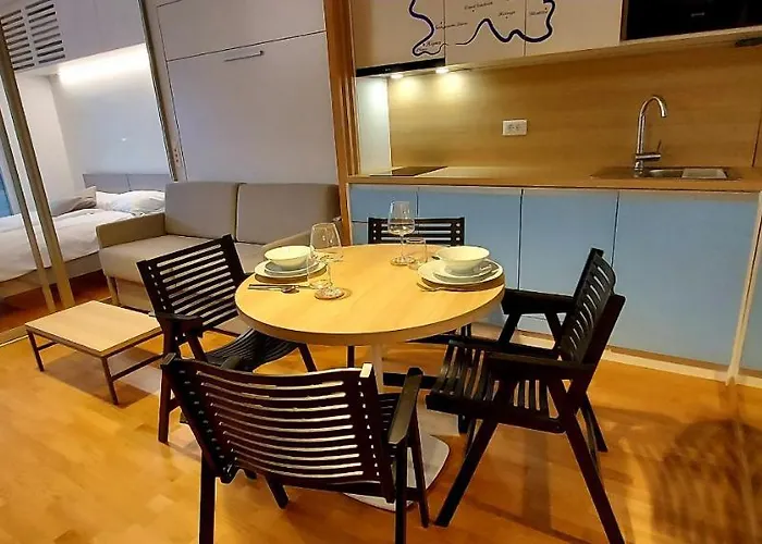 & Burgers Rezidenca Pipanova Aparthotel Ljubljana