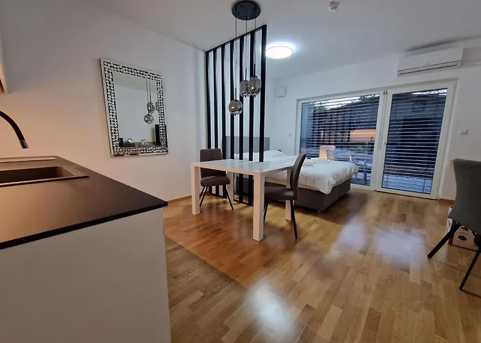 & Burgers Rezidenca Pipanova Aparthotel 4*