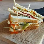 & Burgers Rezidenca Pipanova 公寓式酒店 4*