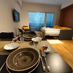 & Burgers Rezidenca Pipanova 公寓式酒店 卢布尔雅那