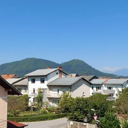 & Burgers Rezidenca Pipanova 公寓式酒店