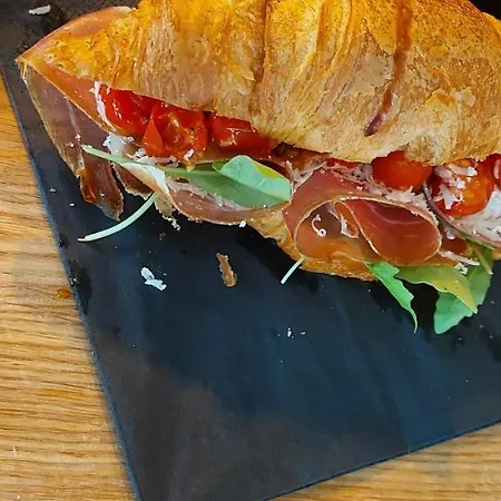 & Burgers Rezidenca Pipanova アパートホテル