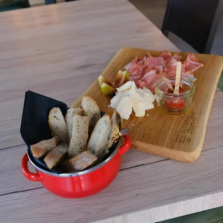 & Burgers Rezidenca Pipanova 4* リュブリャナ