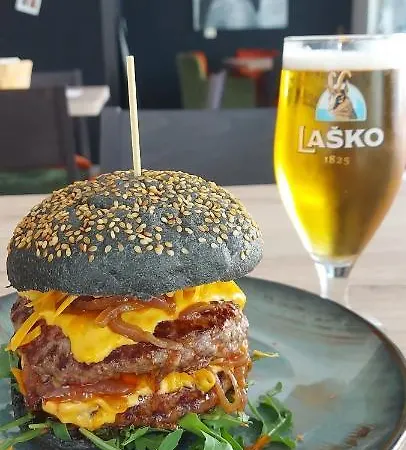 & Burgers Rezidenca Pipanova Apartahotel Liubliana