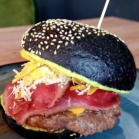 & Burgers Rezidenca Pipanova アパートホテル リュブリャナ