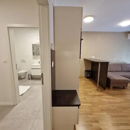 & Burgers Rezidenca Pipanova 公寓式酒店 4*