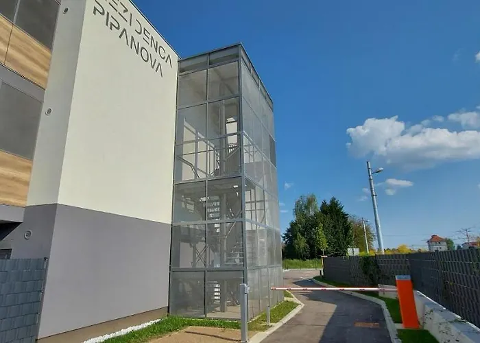 Aparthotel & Burgers Rezidenca Pipanova 4*