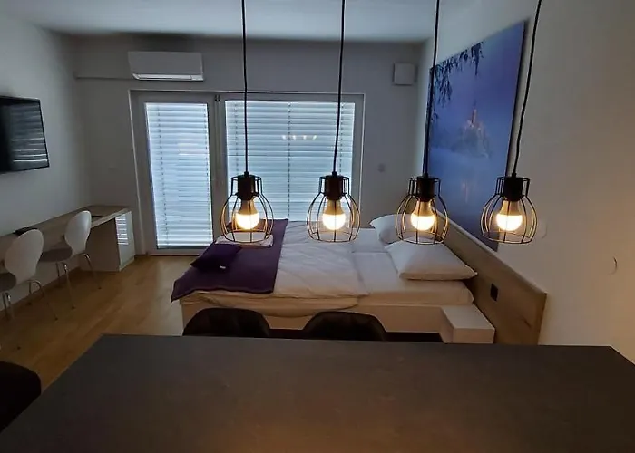 & Burgers Rezidenca Pipanova Aparthotel 4*