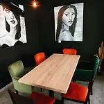 & Burgers Rezidenca Pipanova 4* Любляна