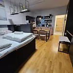 & Burgers Rezidenca Pipanova Апарт-готель Любляна