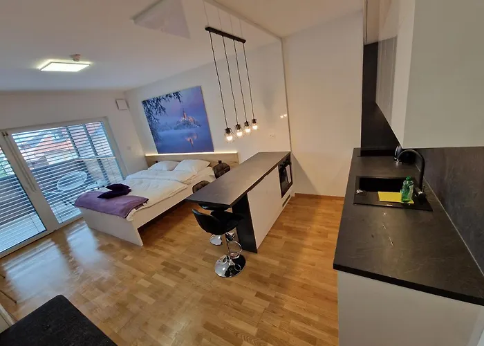 & Burgers Rezidenca Pipanova